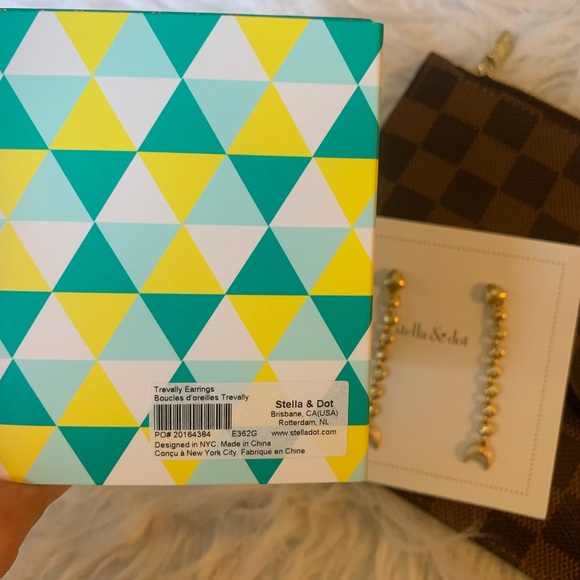 Stella and dot Trevally earrings - Picture 3 of 3